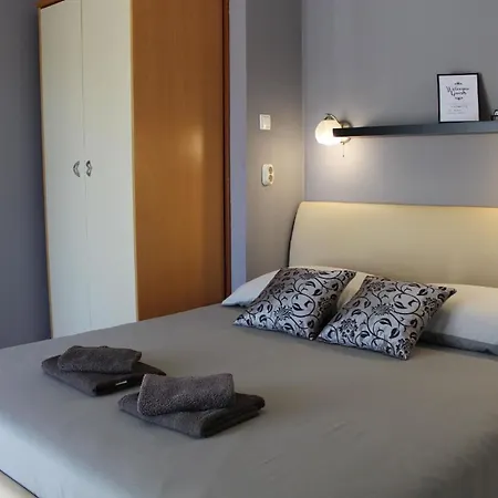 Apartman Schoenes Gaestezimmer Mit Grosser Sonnenterrasse