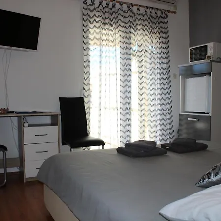 Schoenes Gaestezimmer Mit Grosser Sonnenterrasse Apartment Zadar
