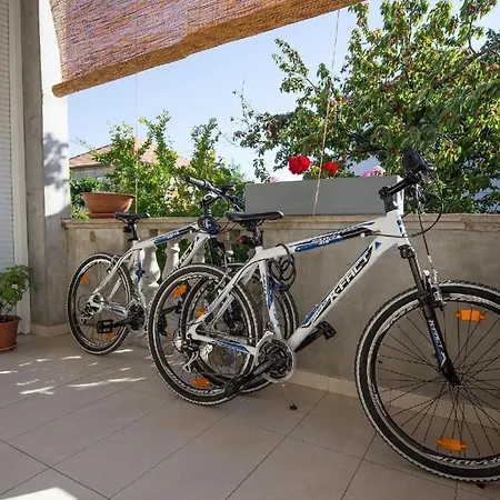 Schoenes Gaestezimmer Mit Grosser Sonnenterrasse Apartament Zadar