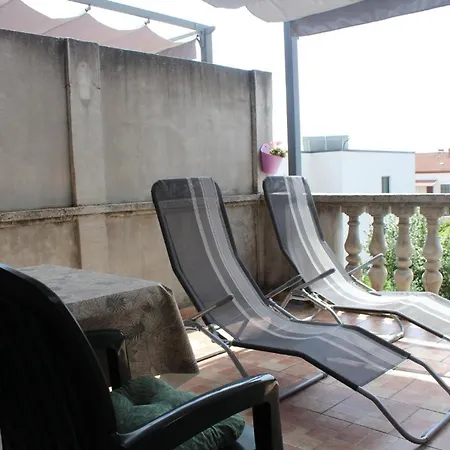 Schoenes Gaestezimmer Mit Grosser Sonnenterrasse * Zadar